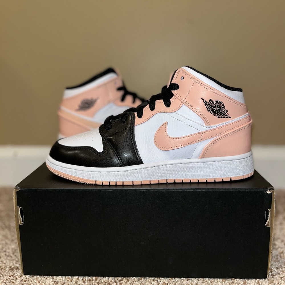 Air Jordan 1 Mid “Crimson Tint”